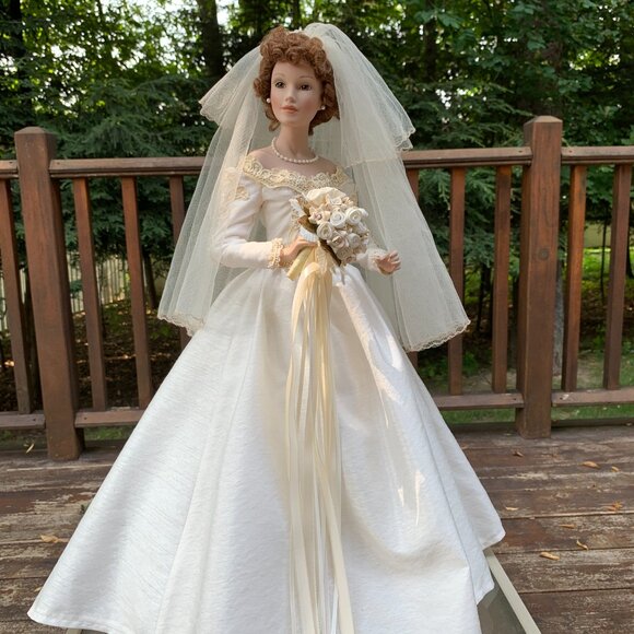 “Autumn Reflection" Vintage Porcelain Bisque Wedding Doll - Picture 13 of 16